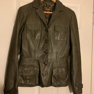 Underground cheetah! !